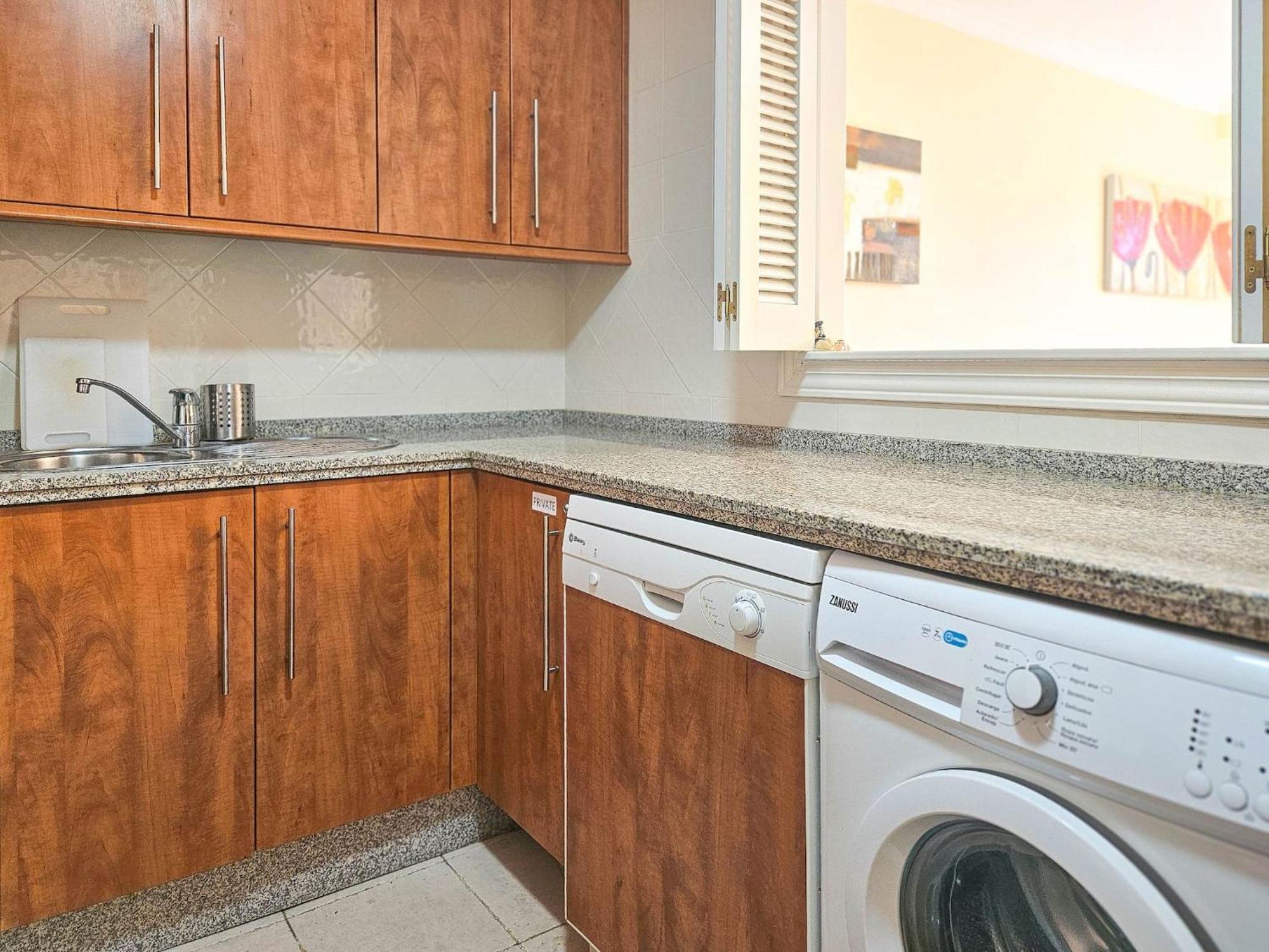 1 Bed In Lagos De Santa Maria, Elviria Apartment