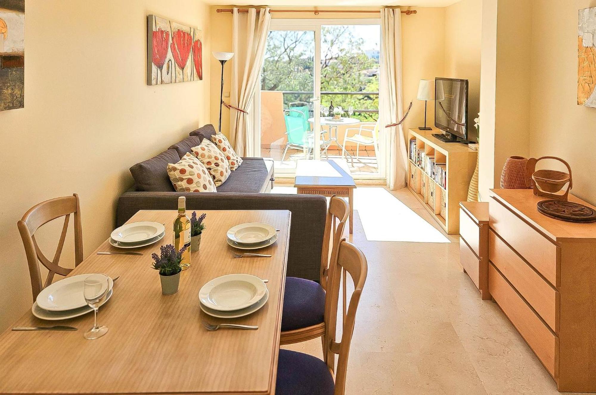 1 Bed In Lagos De Santa Maria, Elviria Apartment